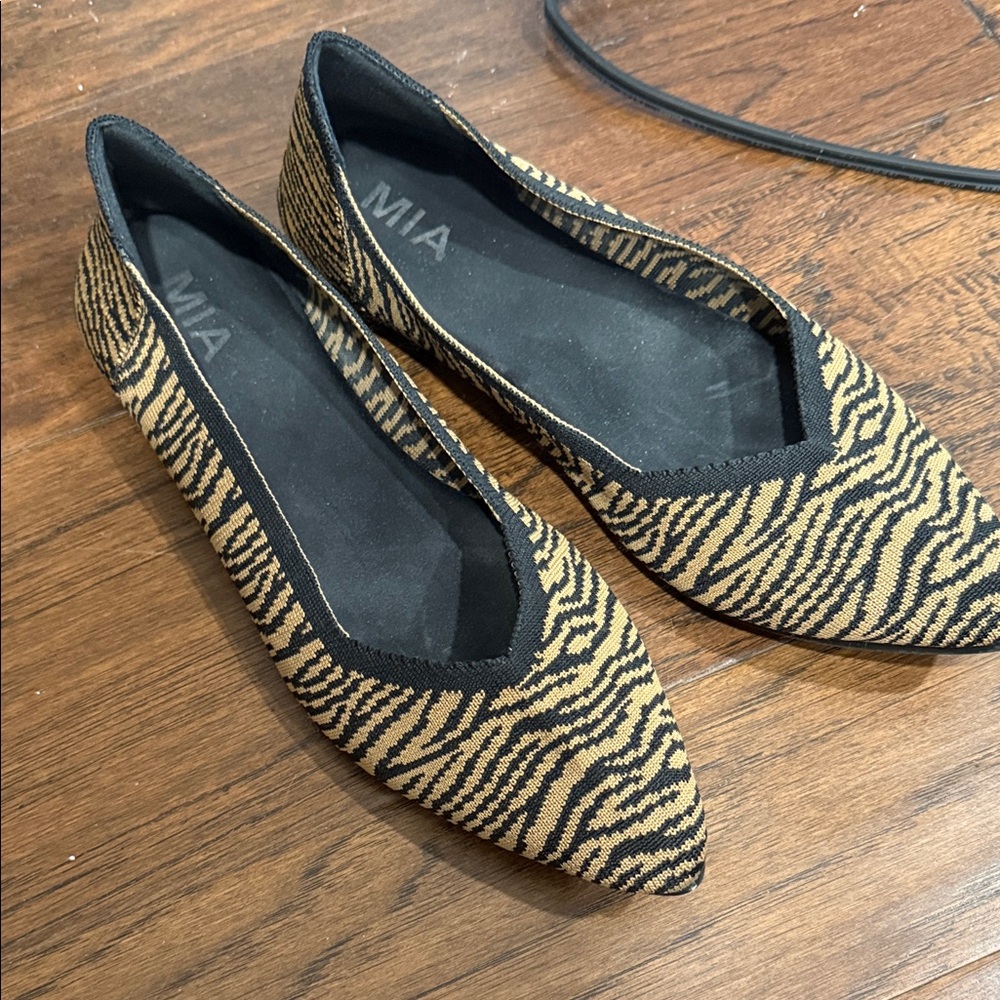 MIA Women's Animal Print Flats - Black and Tan